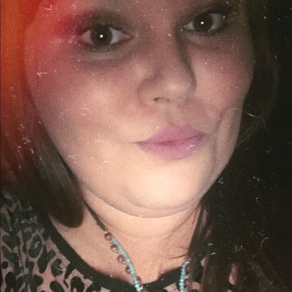 Meet your Posher, Kaili - Picture 1 of 1